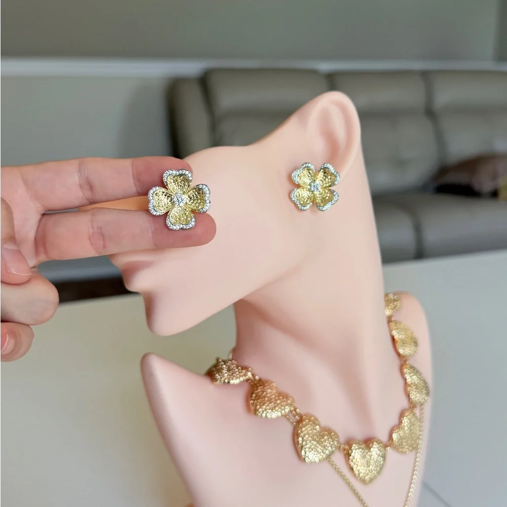 High Quality Gold Four-Leaf Flower Stud Earrings with Zirconia
